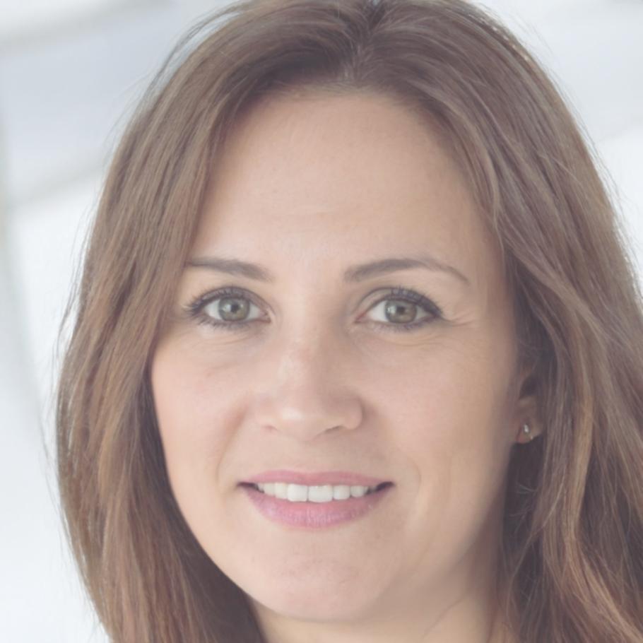 Freya Pemberton conducting analysis training